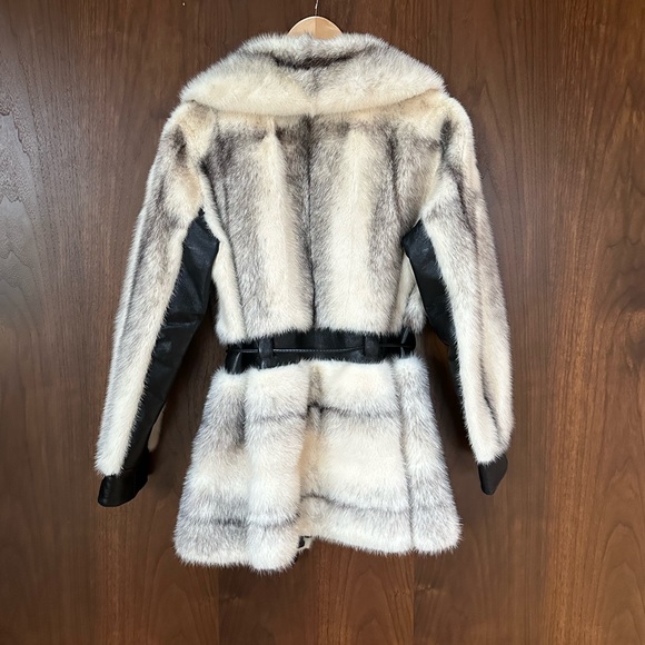 Mirrows fur coat w leather details and silk lining - Picture 2 of 6
